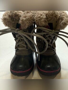 Tundra Kids Faux Fur Winter Snow Boots Size 5 Gray Waterproof Lace Up